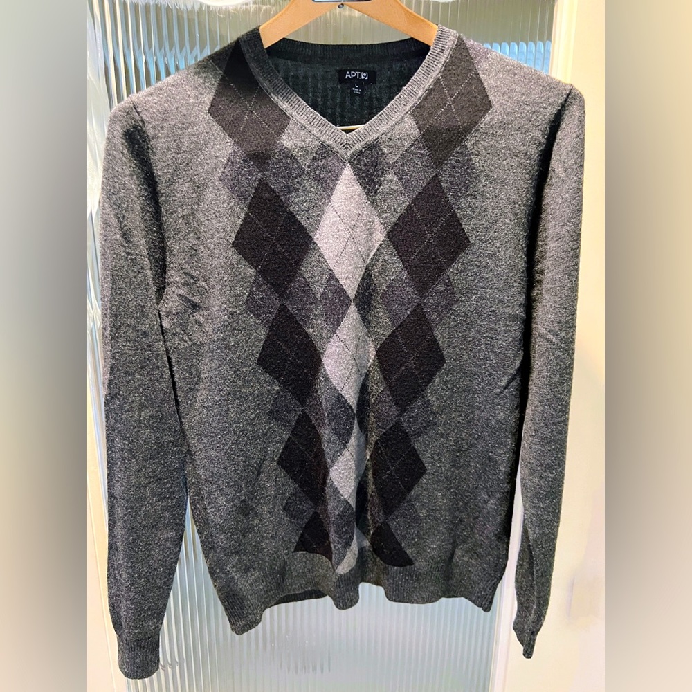 Apt.9 Men’s v neck Sweater